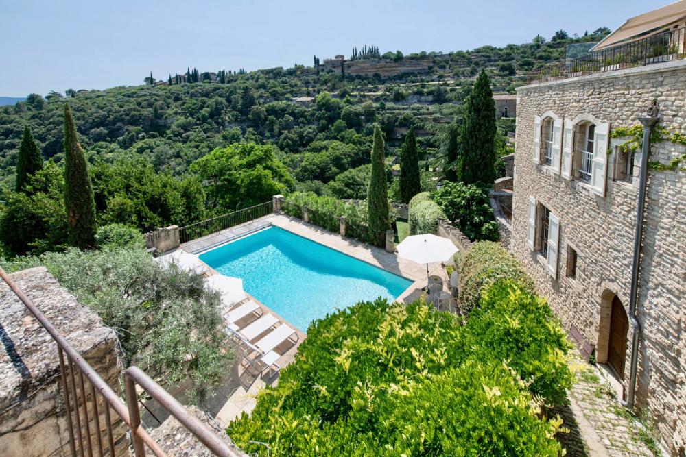 Photographs of Mas de la Reine villa in Provence - Image 2 of 41