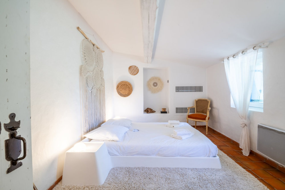 Photographs of Mas la Gineste villa in Provence - Image 30 of 46