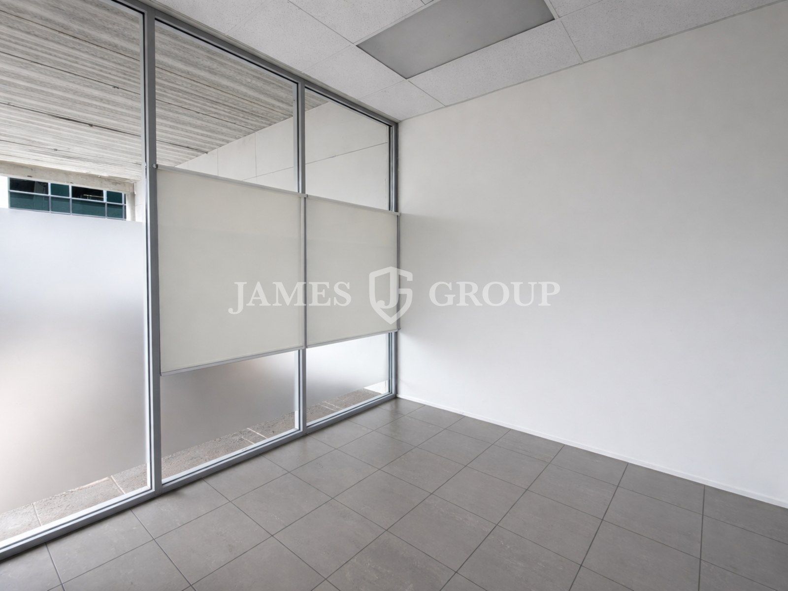 Light-filled Gf Office With Three Meeting Rooms