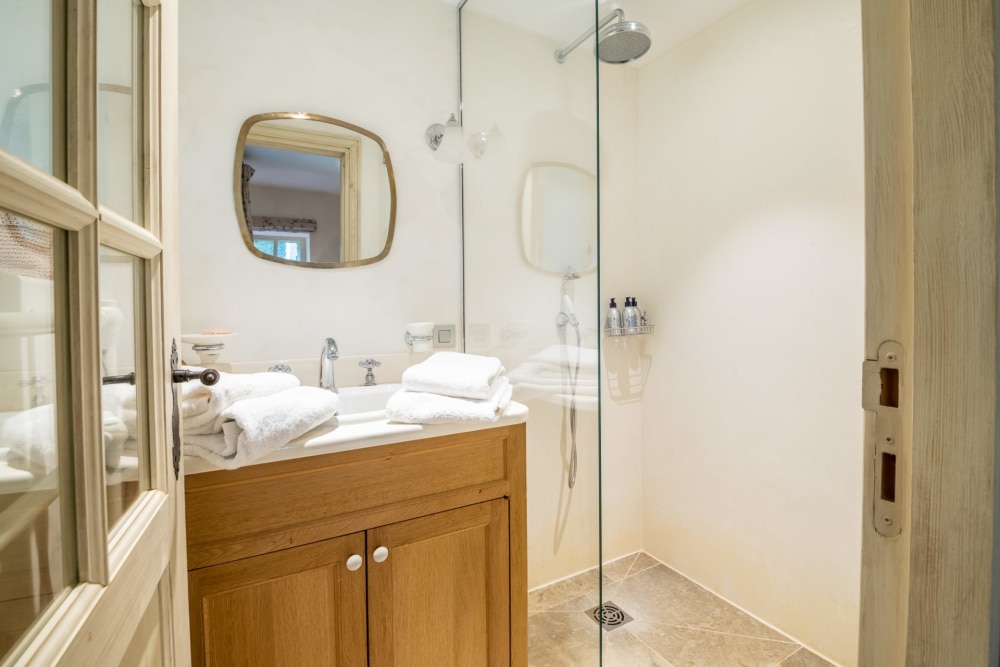 Photographs of Mas des Constellations villa in Provence - Image 22 of 49