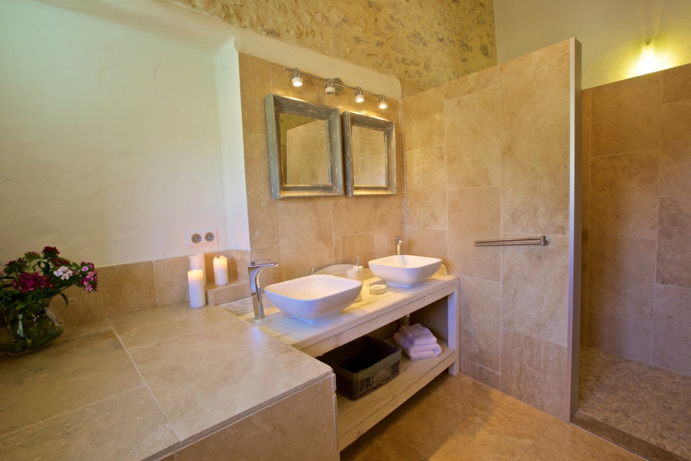 Photographs of Mas des Cerisiers villa in Provence - Image 20 of 34