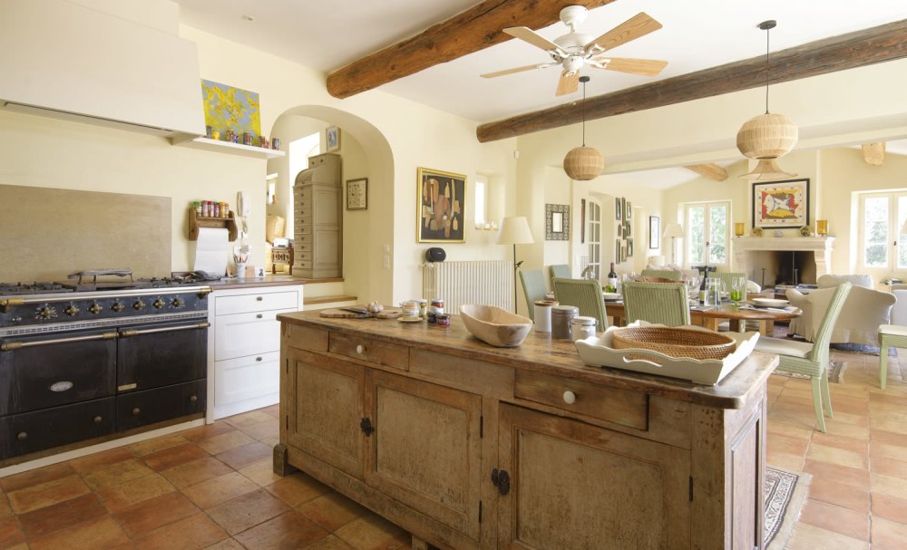 Photographs of Mas de Belleroche villa in Provence - Image 11 of 34
