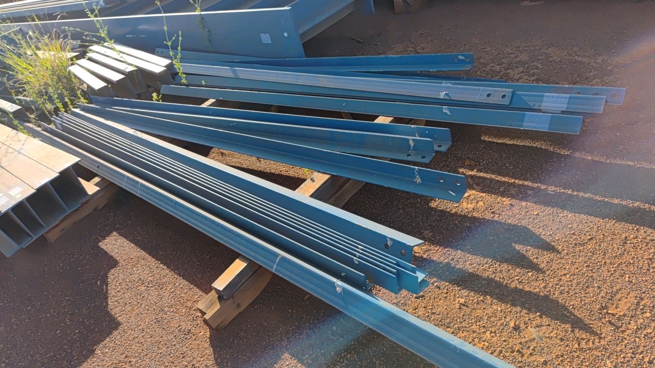 Lot of Metal Structures / Street 7-6 BOX G7