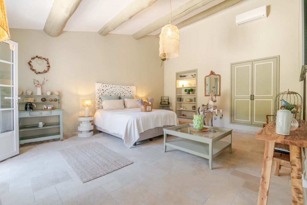 Photographs of Mas de l’Ecrin villa in Provence - Image 15 of 50