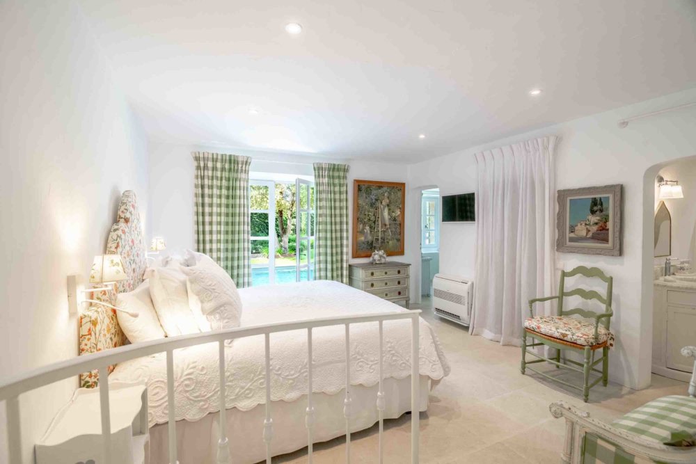 Photographs of Mas Provencal villa in Provence - Image 19 of 38