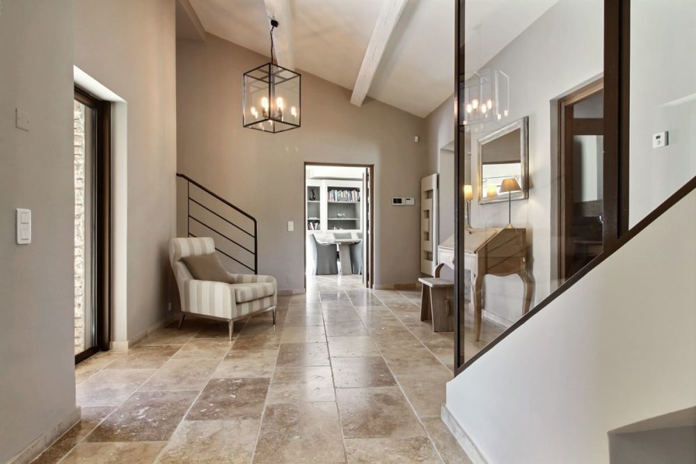 Photographs of Mas de Bellecour villa in Provence - Image 15 of 37