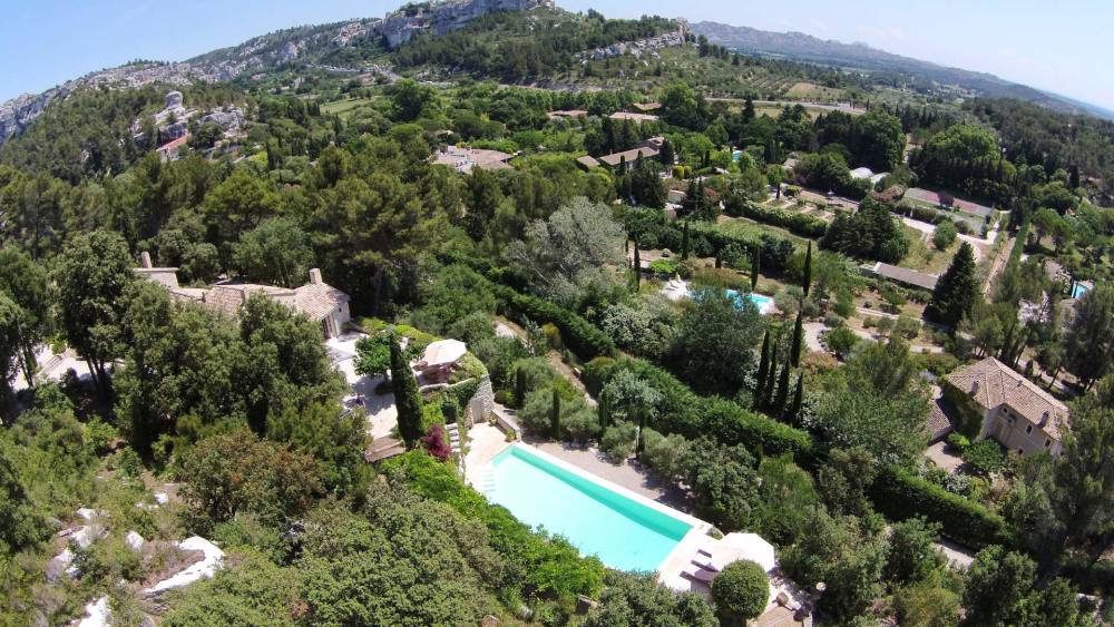 Photographs of Mas de Belleroche villa in Provence - Image 3 of 34