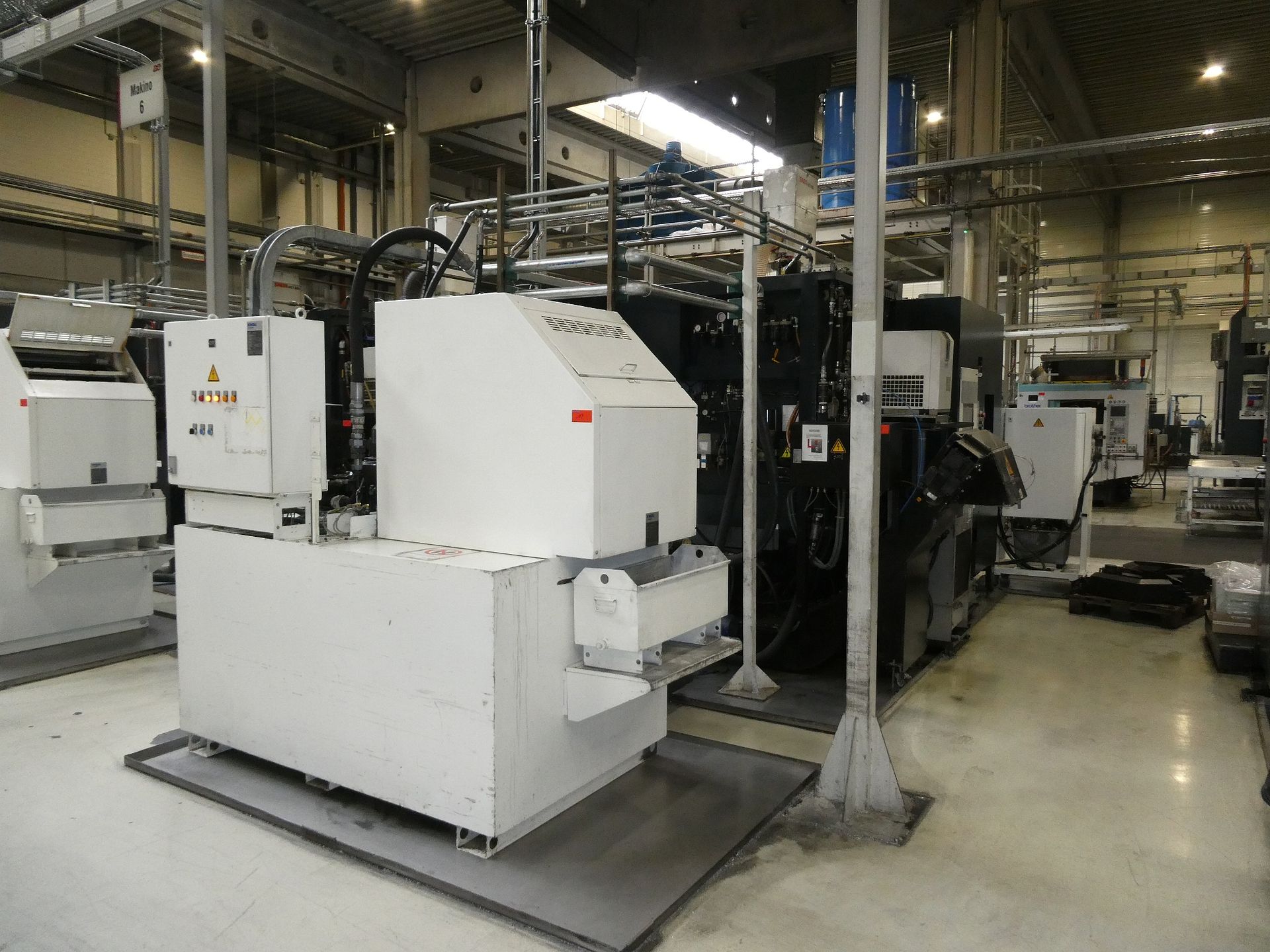 CNC Machining Center-Makino - Image 9