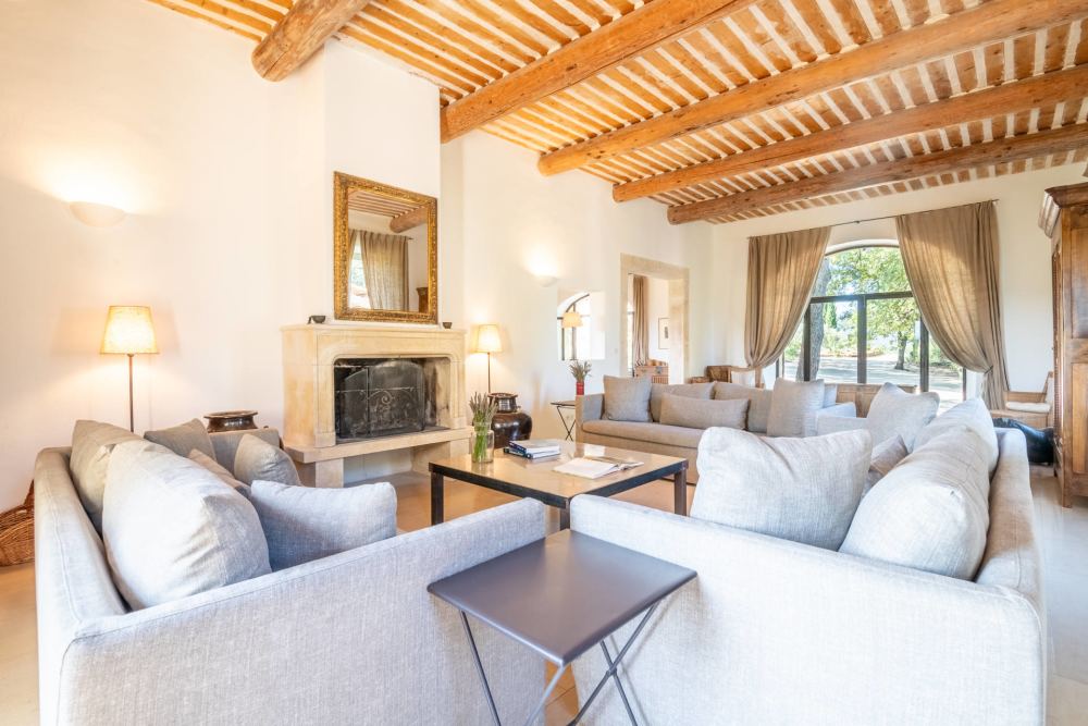 Photographs of Mas les Gardiols villa in Provence - Image 7 of 43