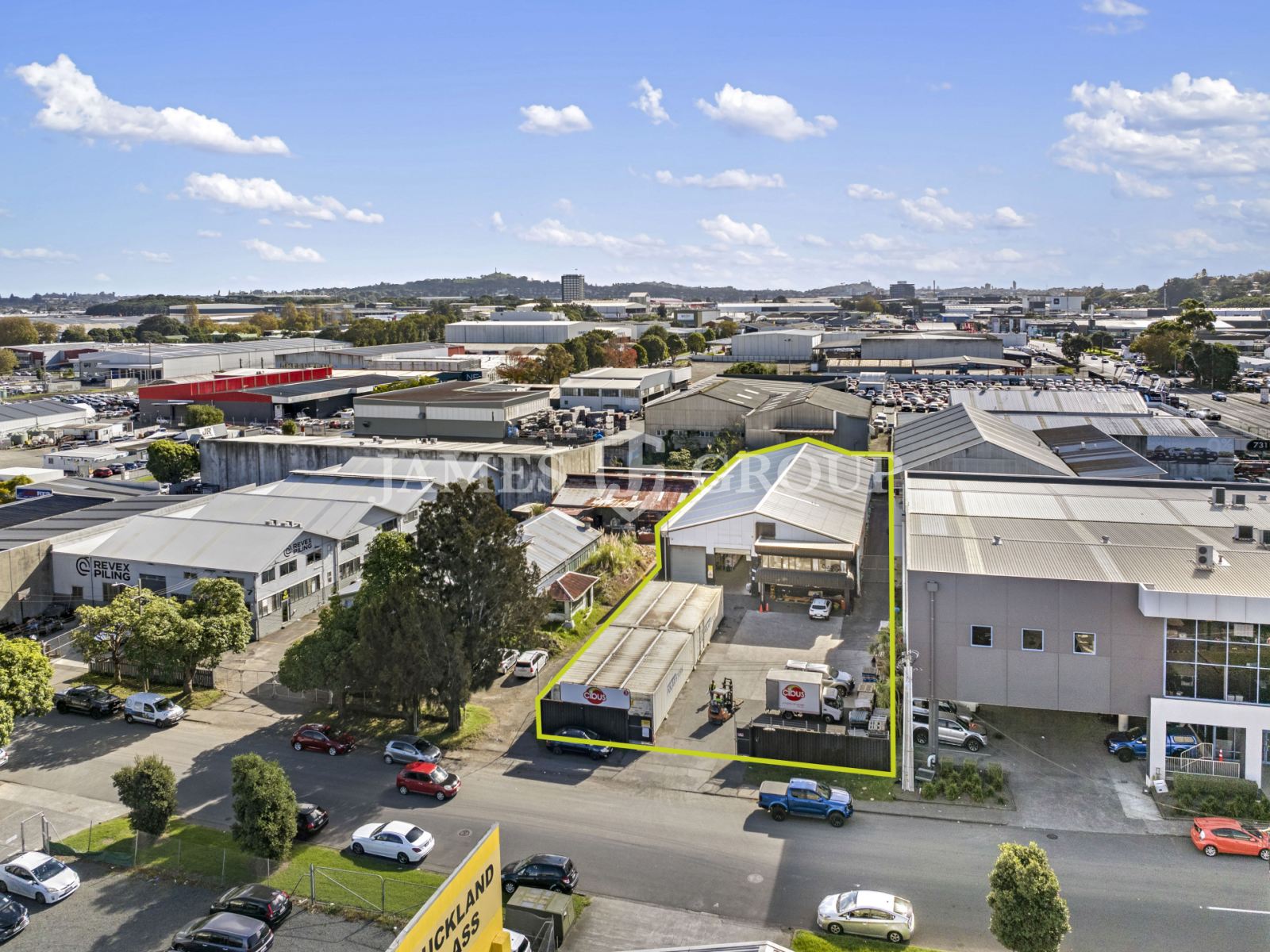 1,811m² Penrose Industrial With Yard