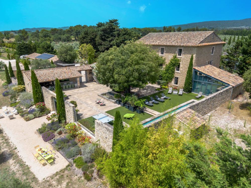 Photographs of Bastide de la Senancole villa in Provence - Image 5 of 52