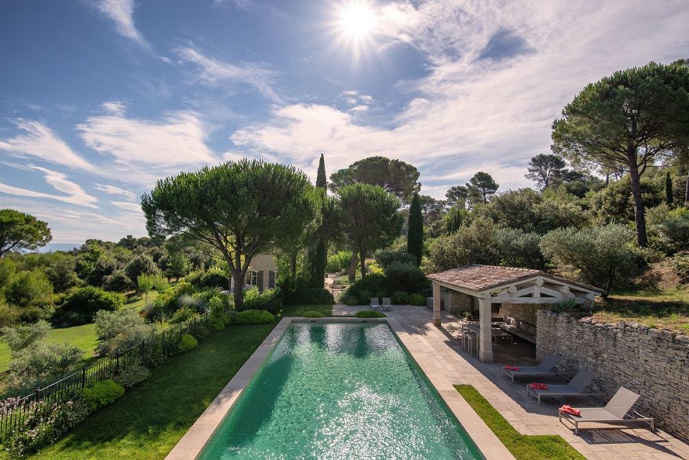 Photographs of Mas Daudet villa in Provence - Image 2 of 40