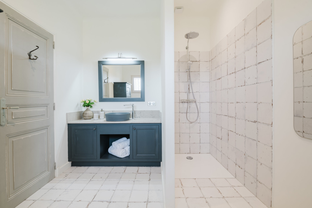 Photographs of Mas de l’Ebéniste villa in Provence - Image 23 of 49