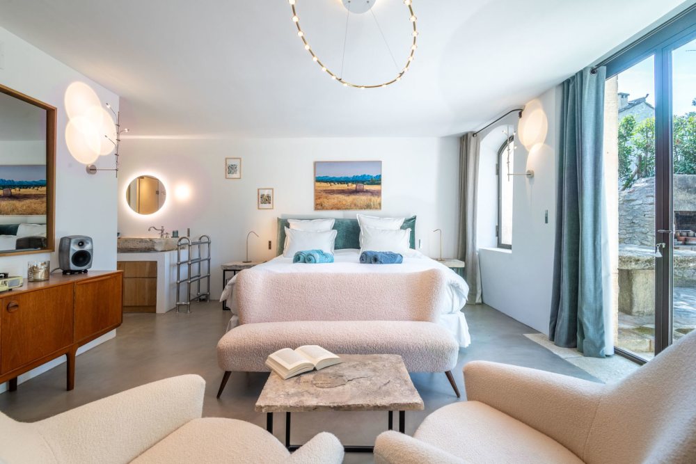 Photographs of Mas des Peintres villa in Provence - Image 14 of 46