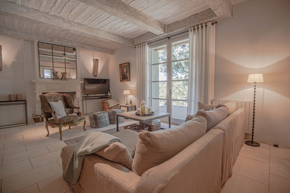 Photographs of Mas de Monvert villa in Provence - Image 5 of 34