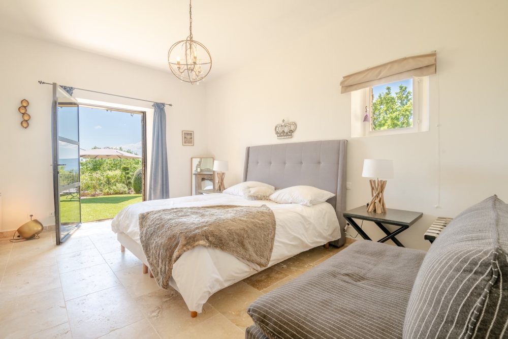 Photographs of Mas Bonheur villa in Provence - Image 14 of 32
