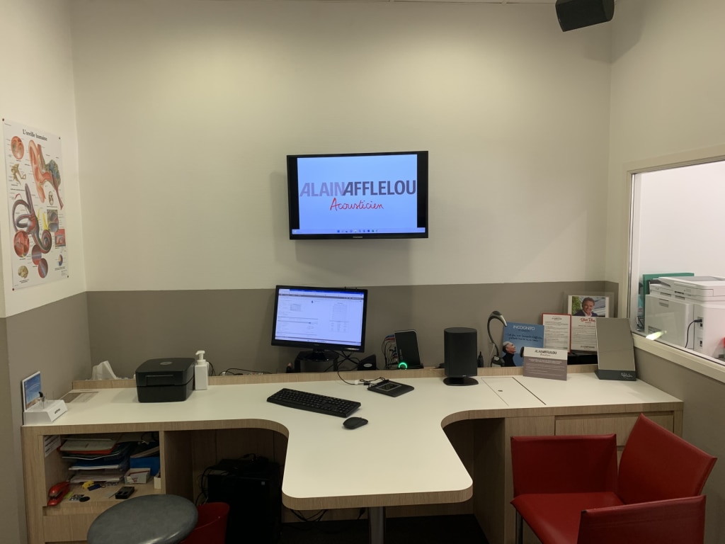 Magasin audioprothesiste 5 place du Square 15000 AURILLAC intérieur