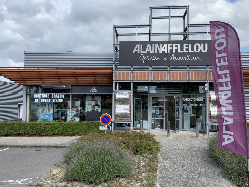 Magasin audioprothesiste 15 avenue des Frais Fonds 62219 LONGUENESSE extérieur
