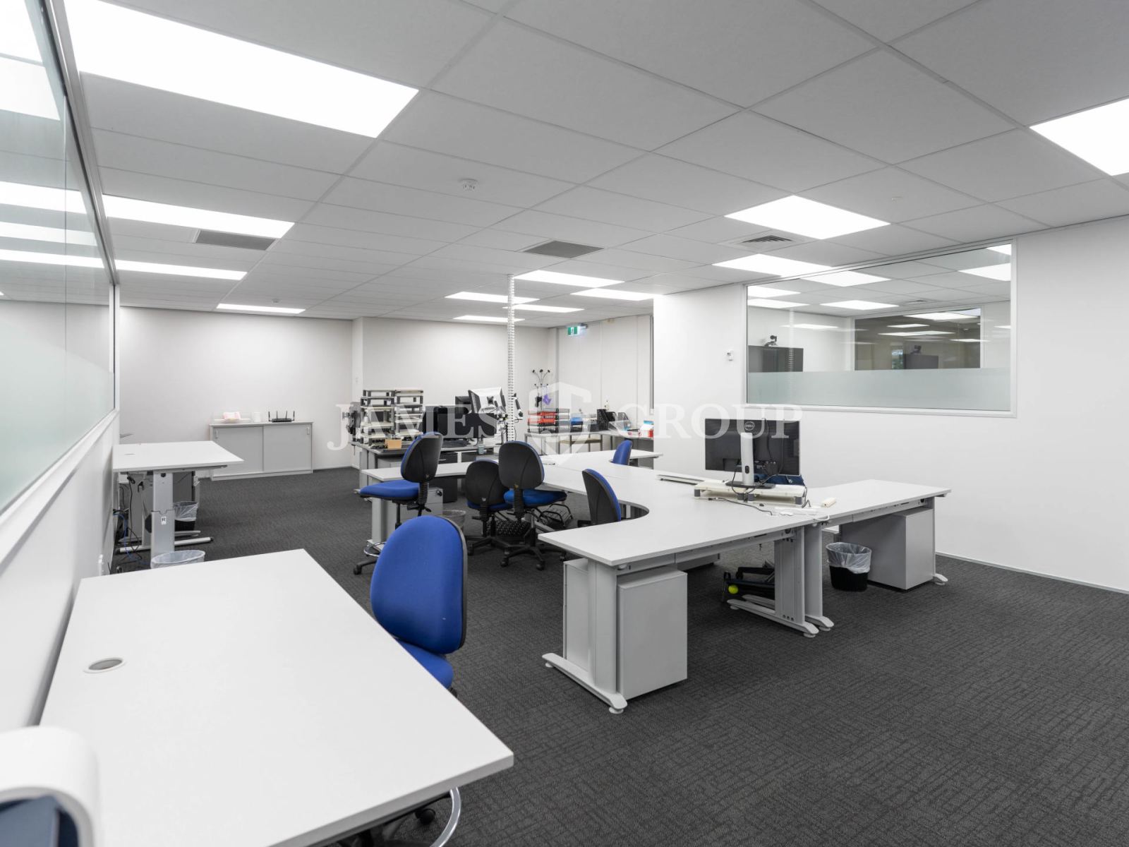 Light-filled 511m² Office Just Off College Hill