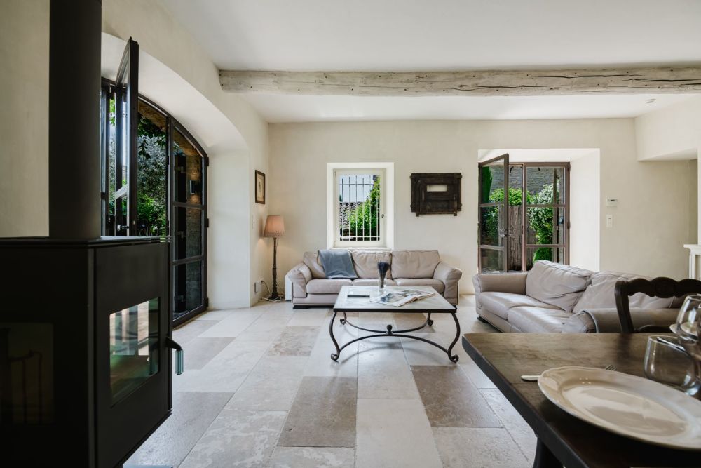 Photographs of La Maison de Cabrières villa in Provence - Image 7 of 27