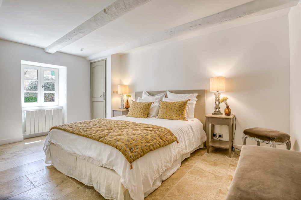 Photographs of Le Mas des Amandiers villa in Provence - Image 21 of 41