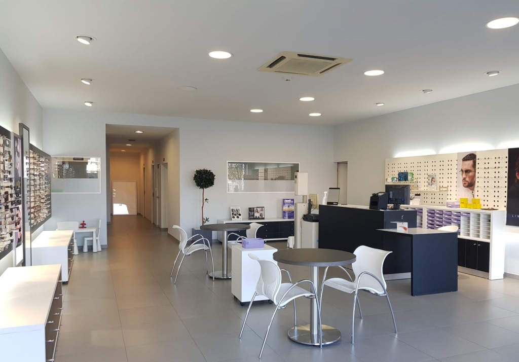Loja Optometrista Av. D. Afonso Henriques, 59 2000-179 SANTARÉM indoor