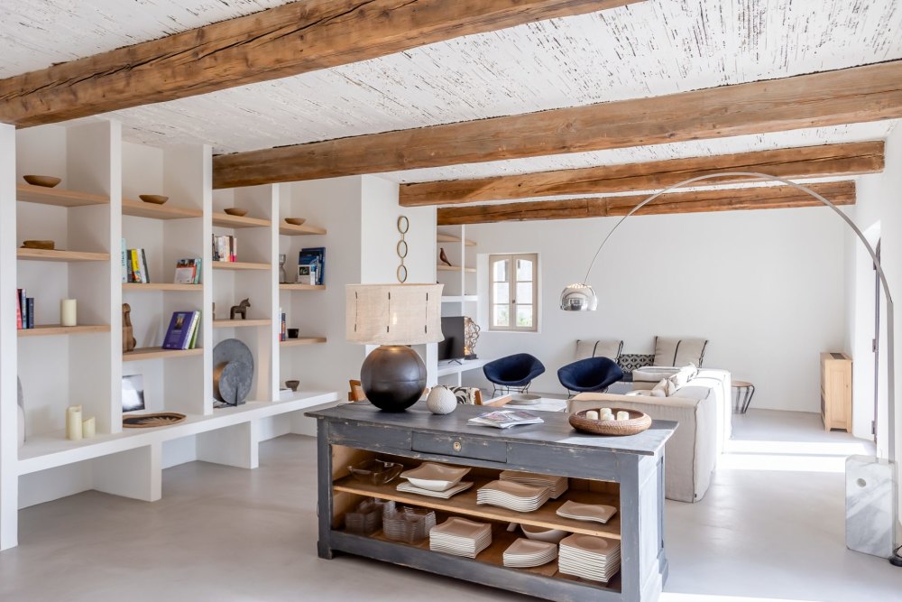 Photographs of Mas la Mirande villa in Provence - Image 9 of 49