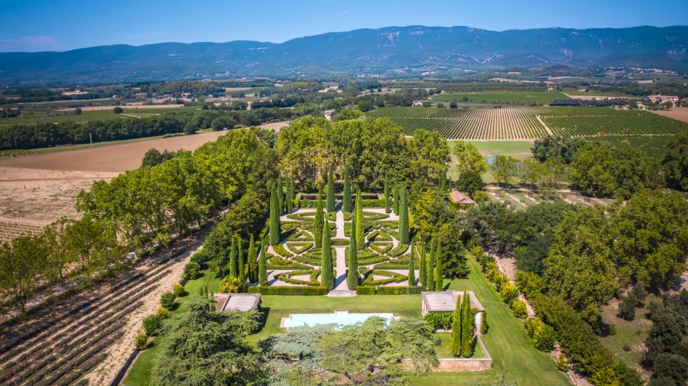 Photographs of Chateau de Sannes villa in Provence - Image 5 of 61