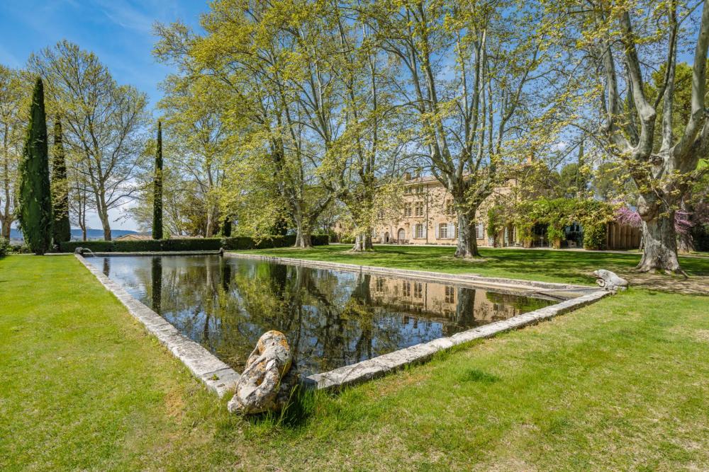 Photographs of Chateau de Sannes villa in Provence - Image 2 of 61