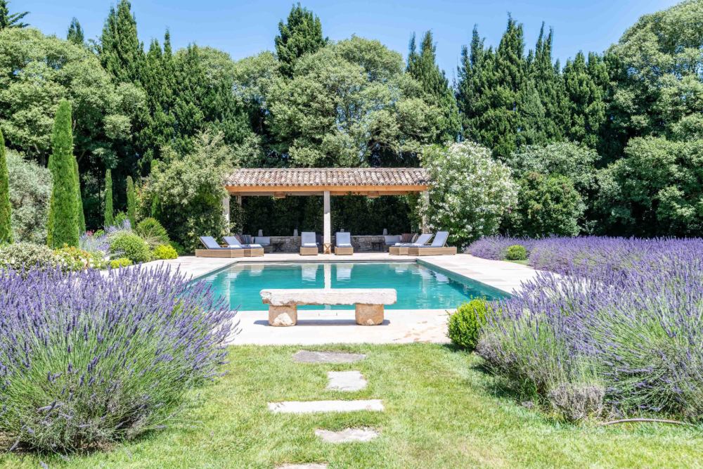 Photographs of Mas du Cardinal villa in Provence - Image 2 of 49