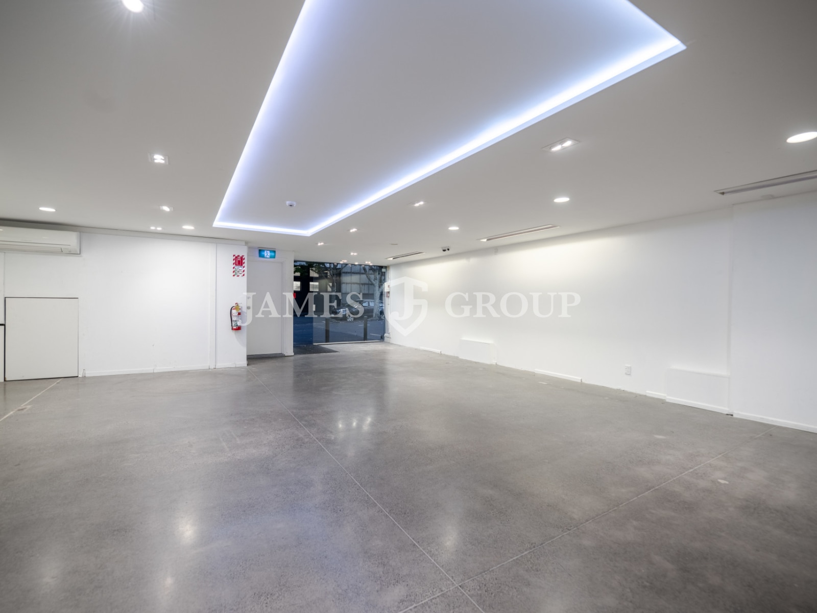 Versatile Open-plan Retail/storage