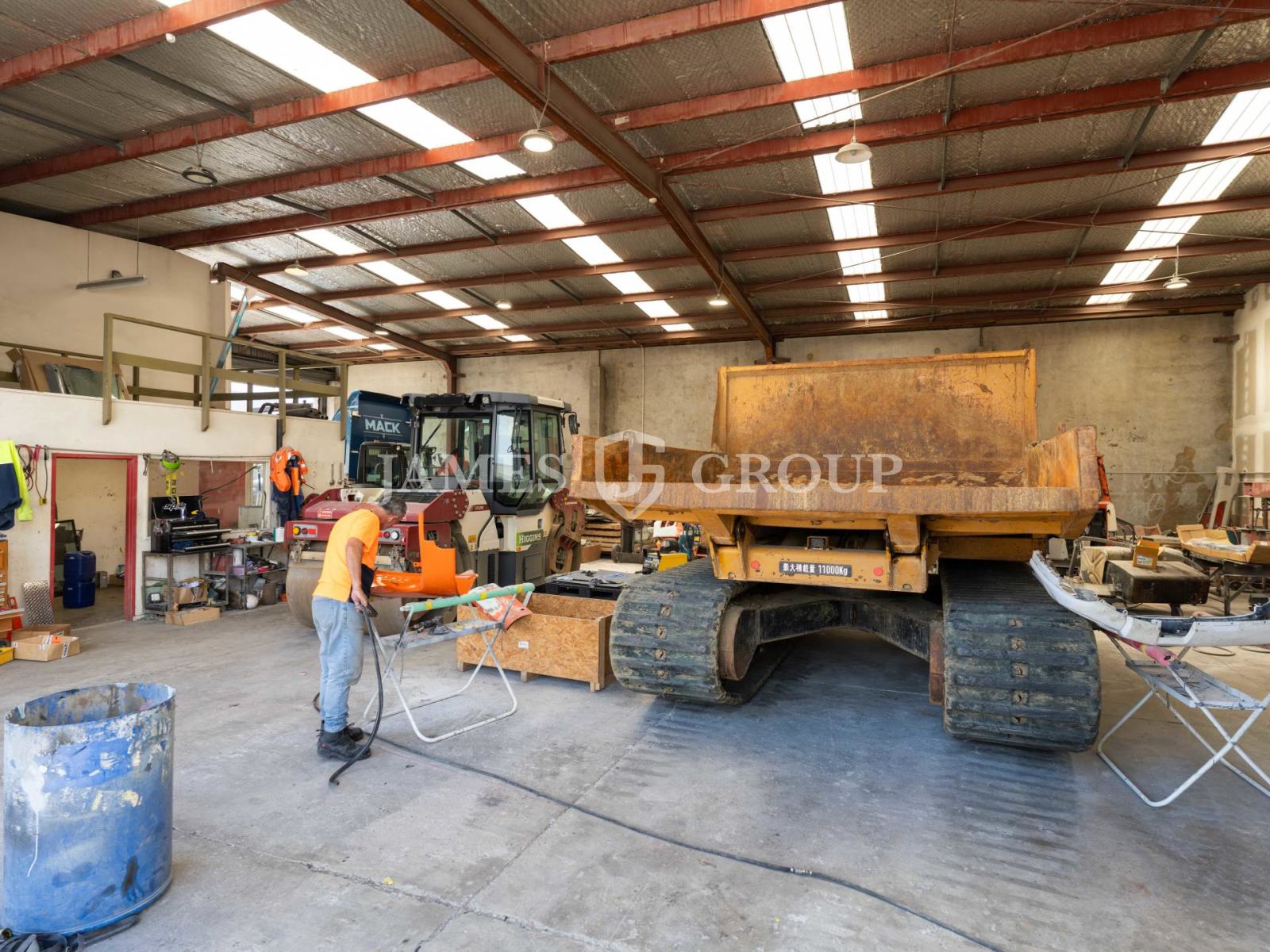 443m² Industrial Unit | Dual Roller Doors