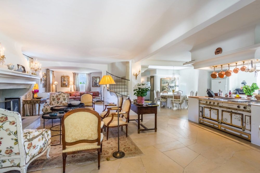 Photographs of Bastide des Millefleurs villa in Provence - Image 6 of 46
