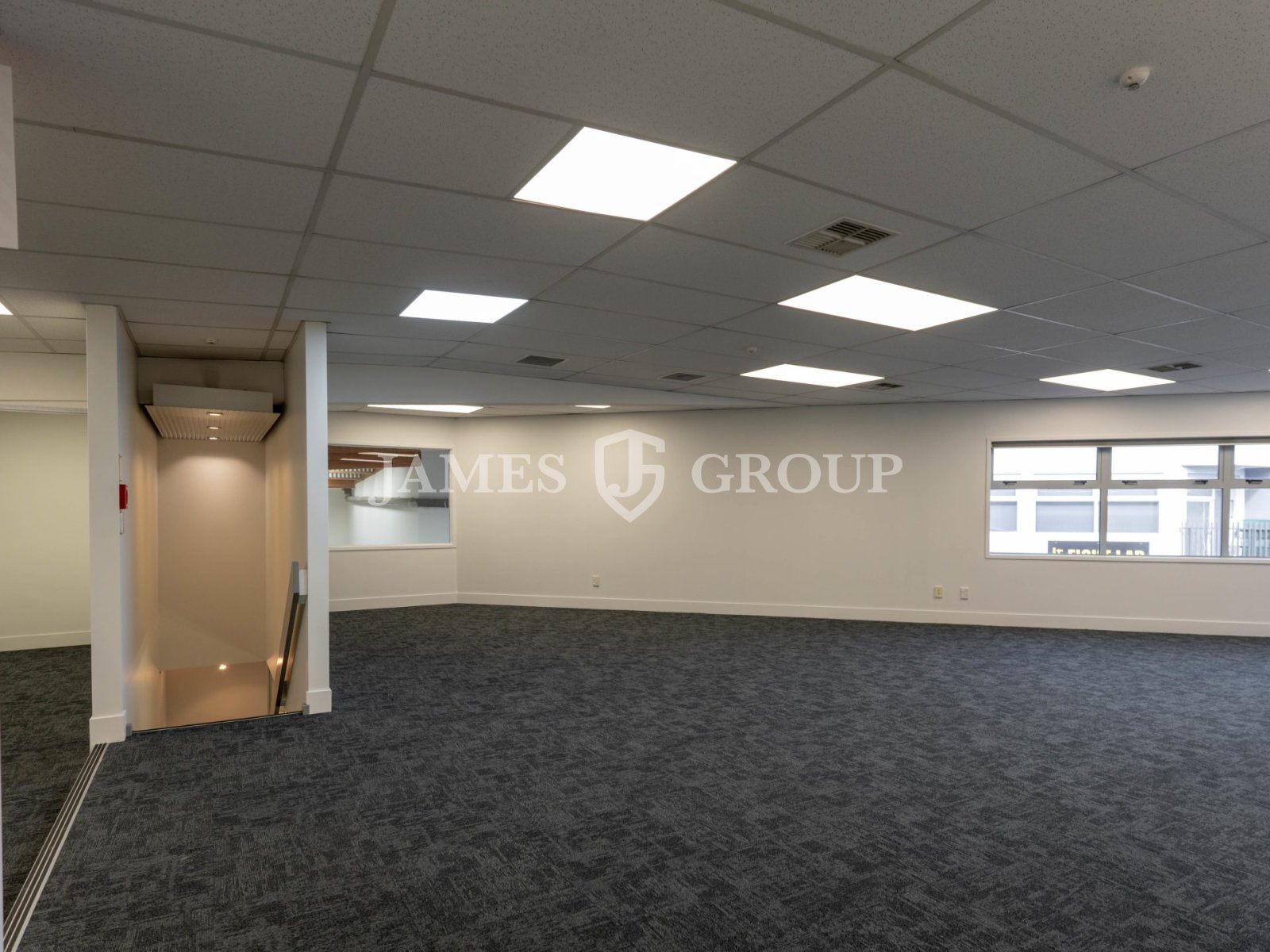 Refurbished High Stud Unit + 7 Carparks