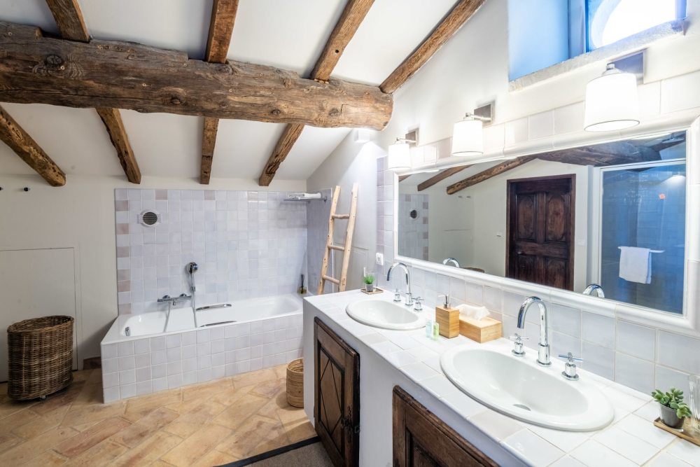 Photographs of Mas de Lacoste villa in Provence - Image 24 of 64