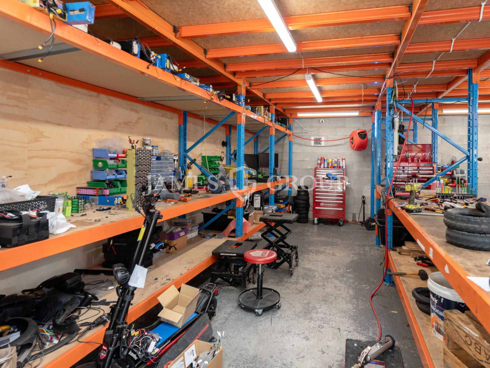 Central Fringe High Stud Warehouse With Parking