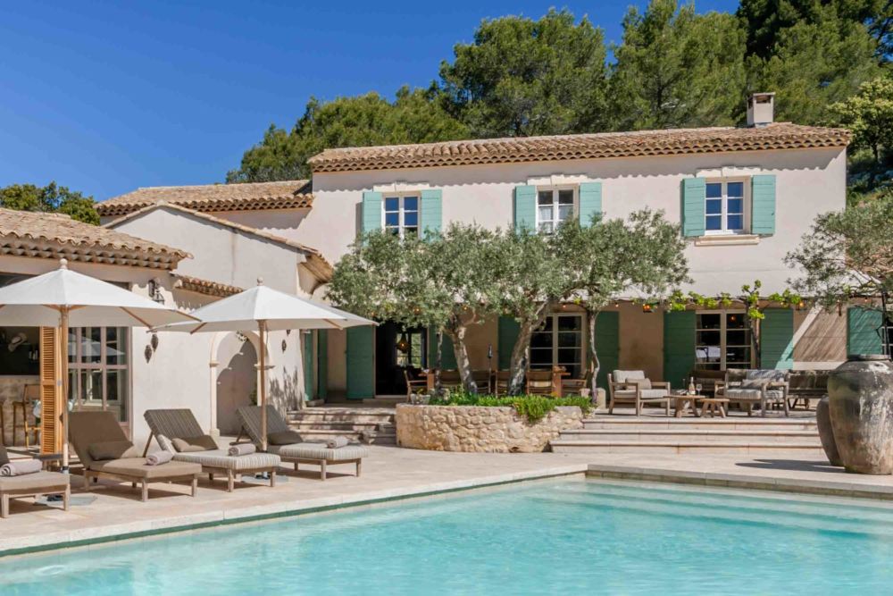 Photographs of Mas de l’Ecrin villa in Provence - Image 1 of 50