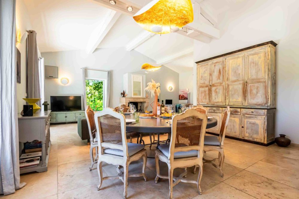 Photographs of Le Repaire de Gordes villa in Provence - Image 11 of 28