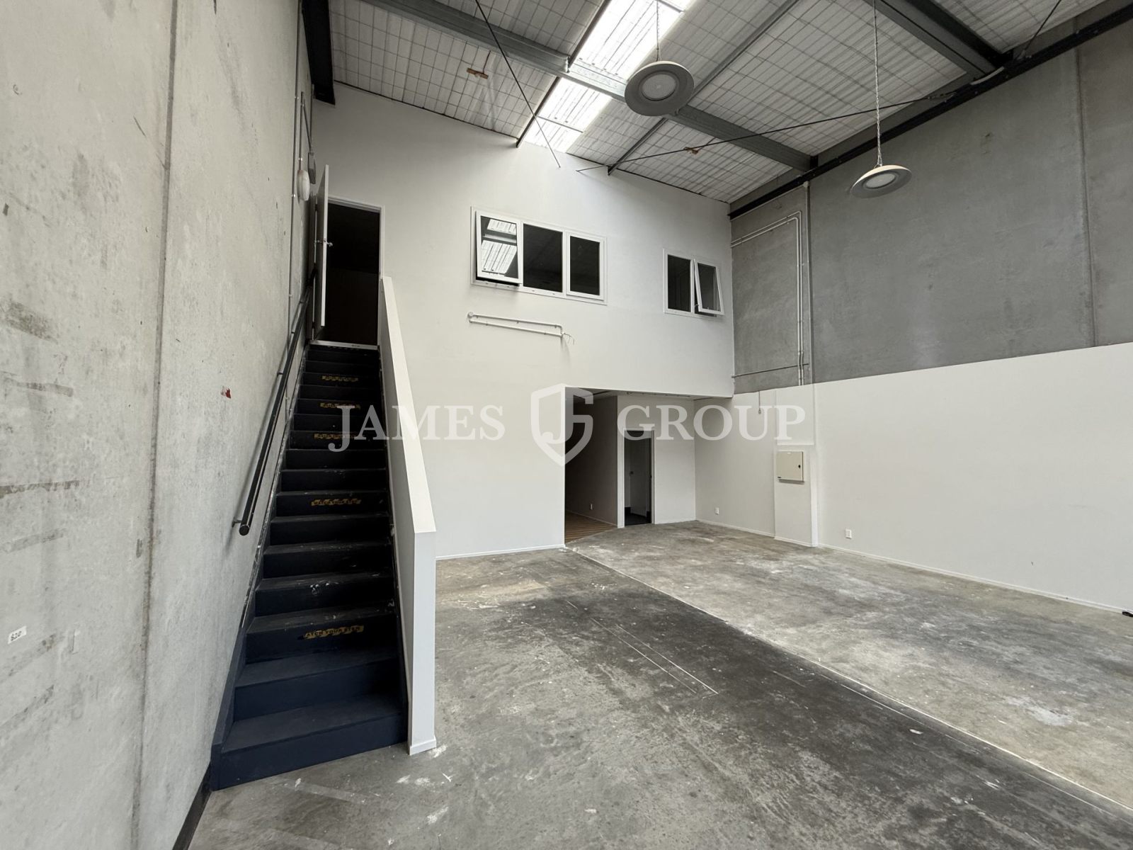 Modern Secure Industrial Unit – 164m²