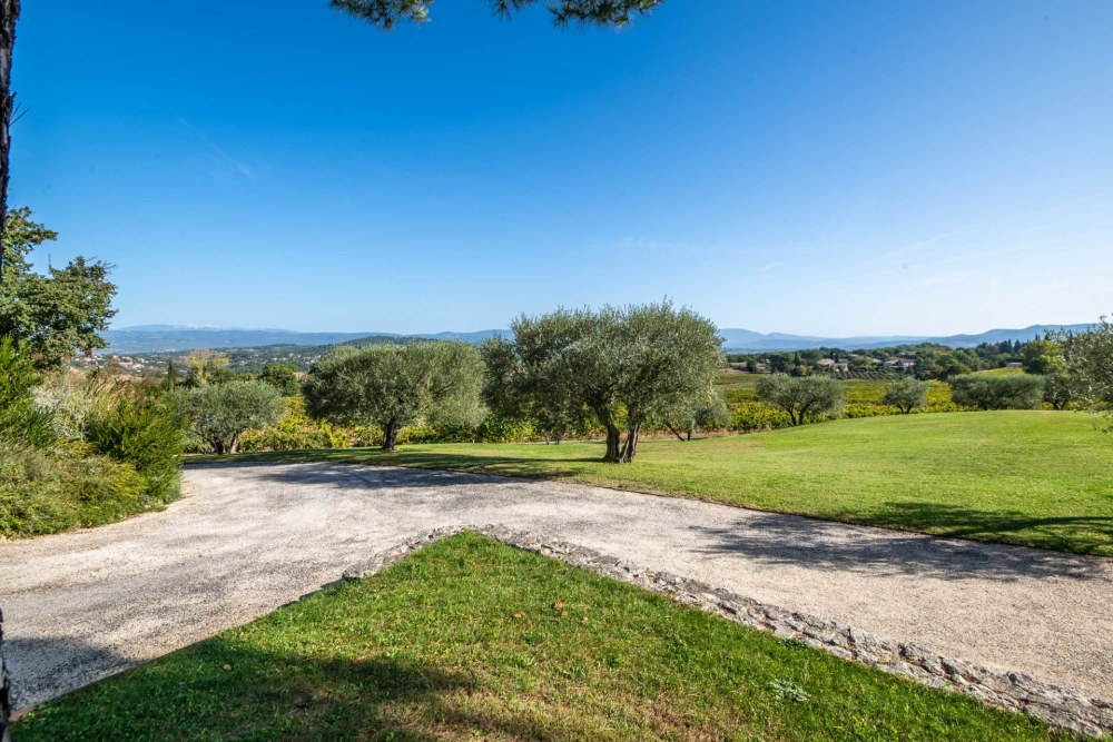 Photographs of Mas de Lacoste villa in Provence - Image 27 of 64