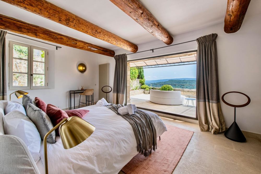 Photographs of Mas de la Reine villa in Provence - Image 10 of 41