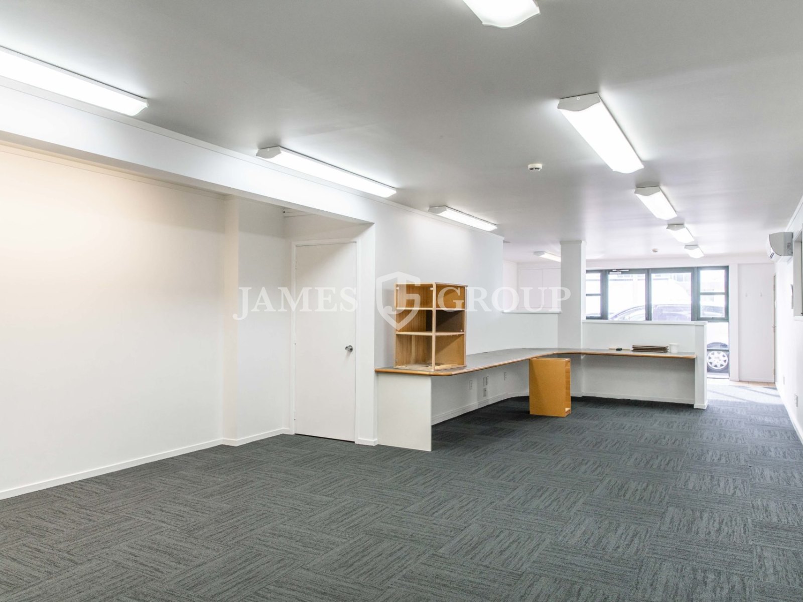 Versatile 940m² Penrose Industrial