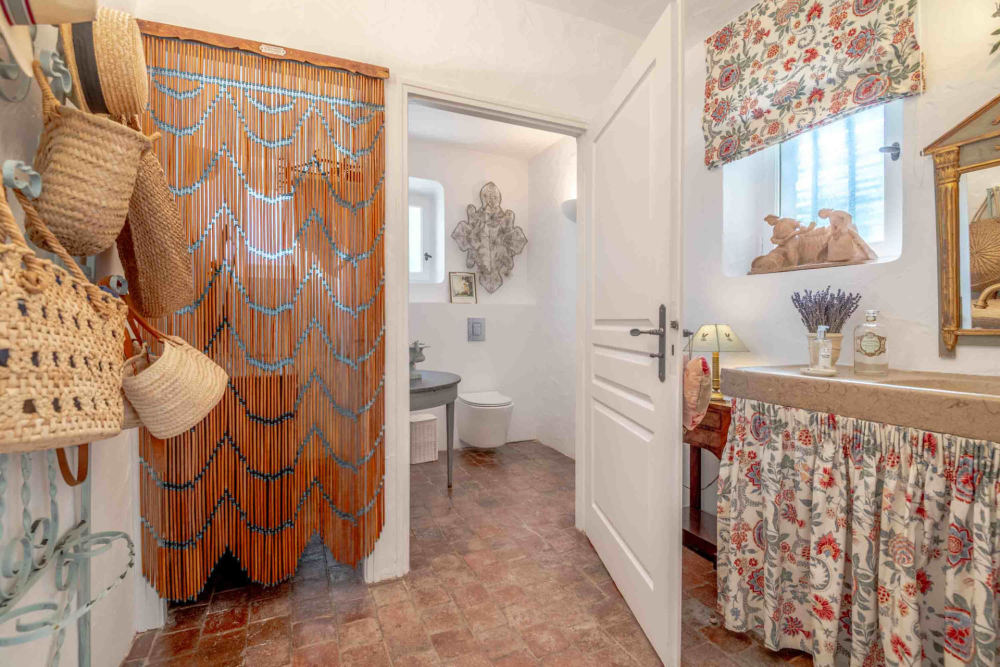Photographs of Mas Provencal villa in Provence - Image 31 of 38