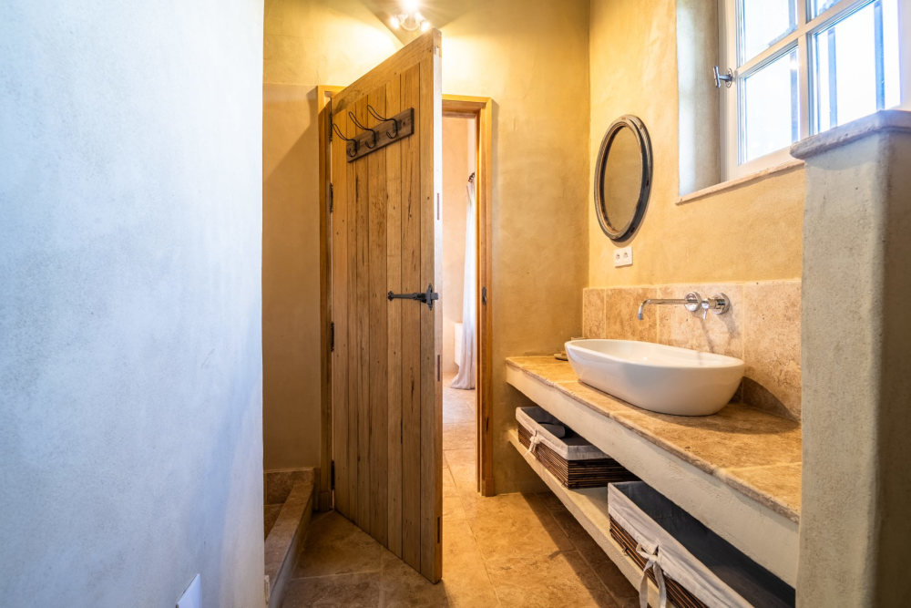 Photographs of Mas du Milan villa in Provence - Image 31 of 50