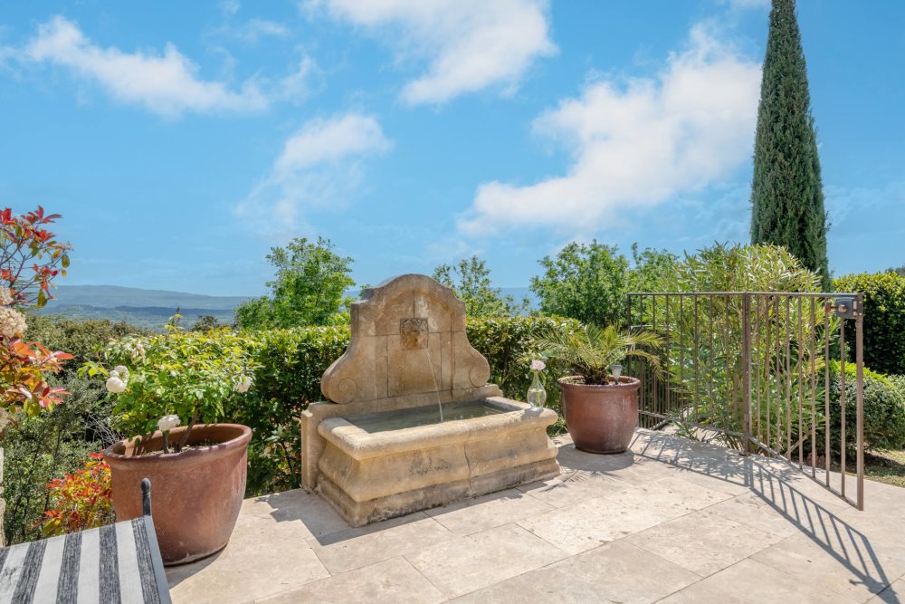 Photographs of Mas Bonheur villa in Provence - Image 30 of 32