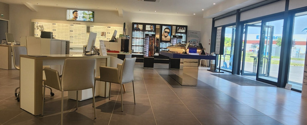 Magasin Opticien 67 Rue Blaise Lutendre 18200 SAINT-AMAND-MONTROND intérieur