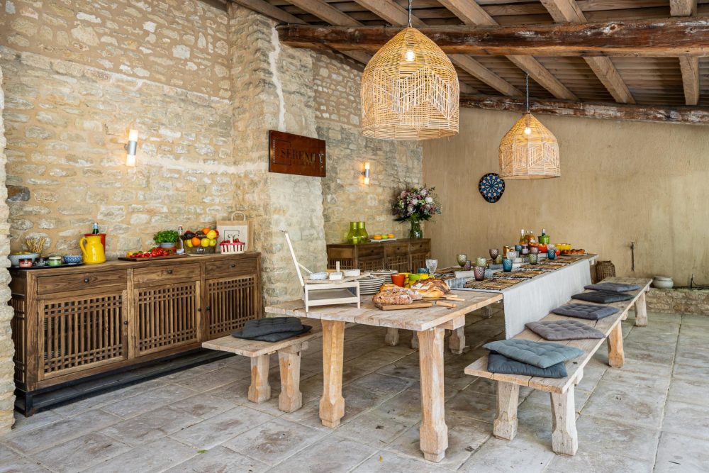 Photographs of Mas de la Reine villa in Provence - Image 17 of 41