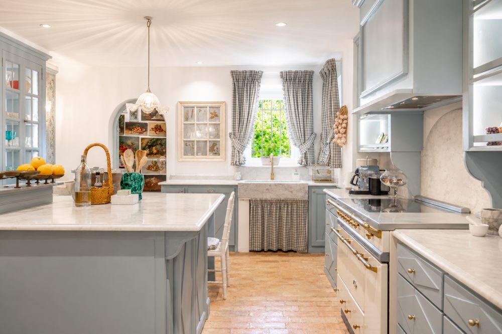 Photographs of Mas Provencal villa in Provence - Image 5 of 38