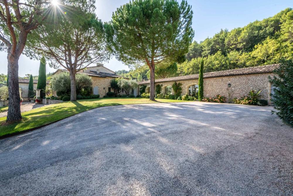 Photographs of Mas de Lacoste villa in Provence - Image 5 of 64