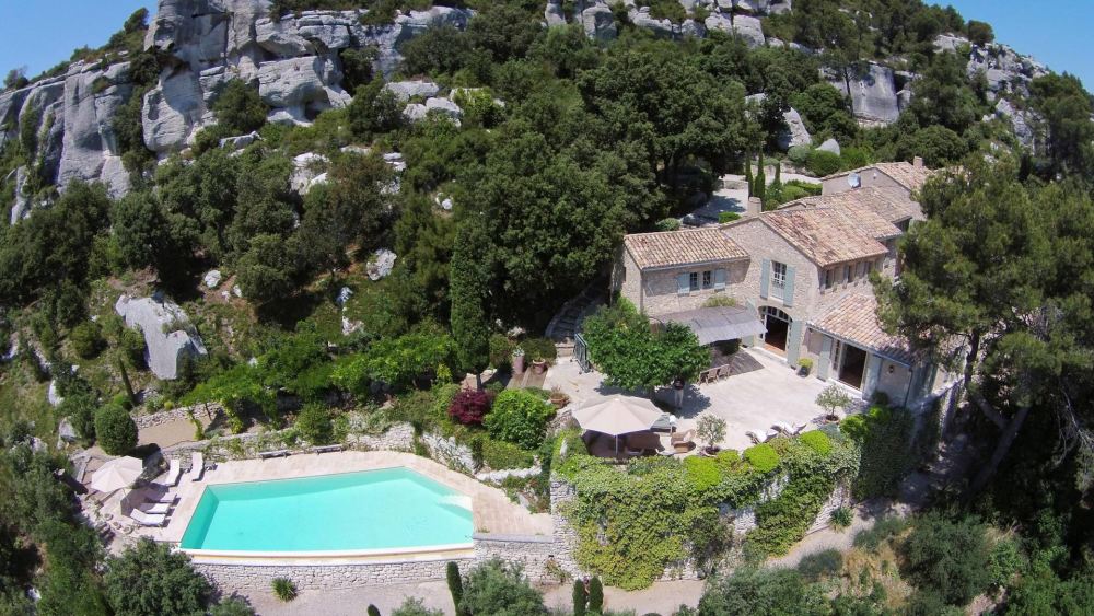 Photographs of Mas de Belleroche villa in Provence - Image 1 of 34